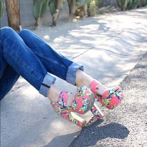 Steve Madden Floral Platforms - Size 7.5